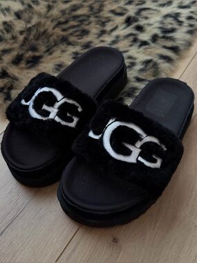 UGG Layton fur platform slides sandals size 7 NWOT